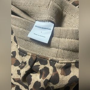 Never worn, size small joggers